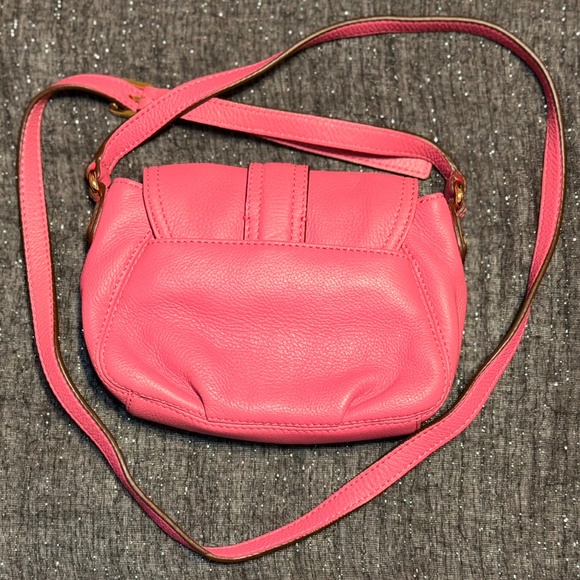 ๐ธ ๐๐ข๐๐ก๐๐๐ฅ ๐๐จ๐ซ๐ฌ Charlton Crossbody in Peony โ Small & Stunning! ๐ - Picture 4 of 12